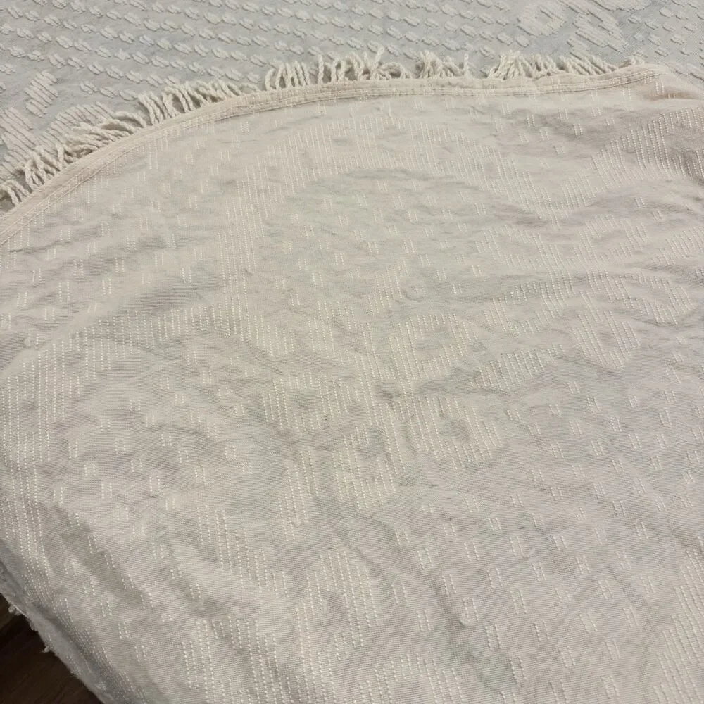 Hobnail Bedspread Chenille King Vtg 110x115 Medallion Farmhouse Ivory Fringe